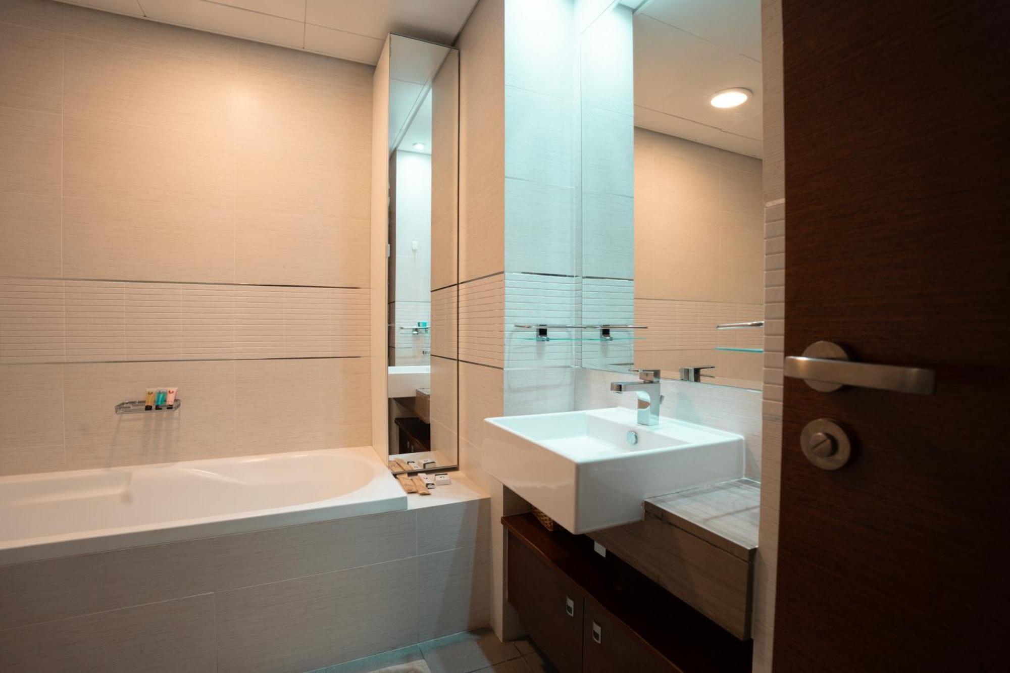 Cozy 1br In Gate Tower Easy Access 1802gt1 *